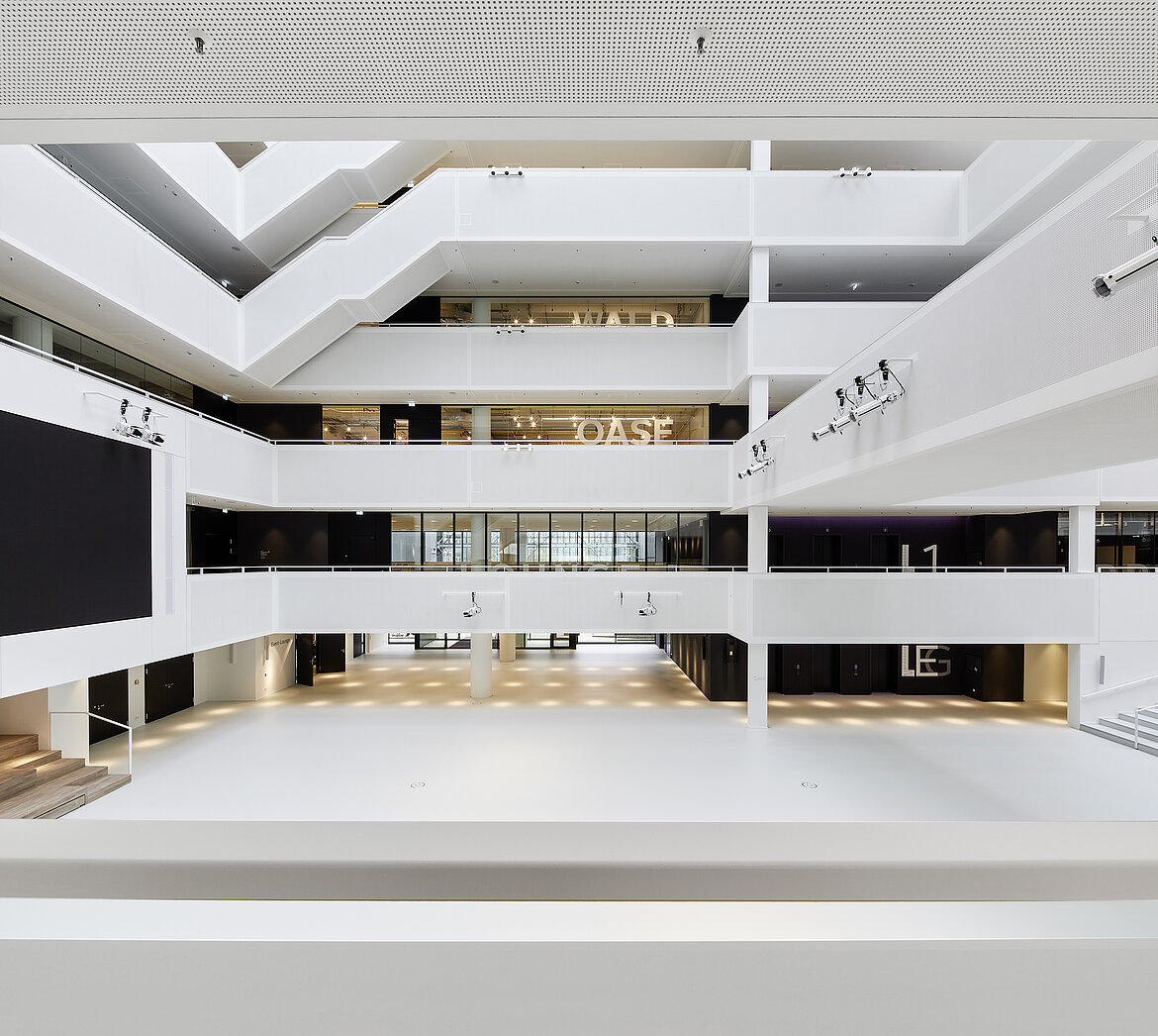 Atrium und Medienfassade