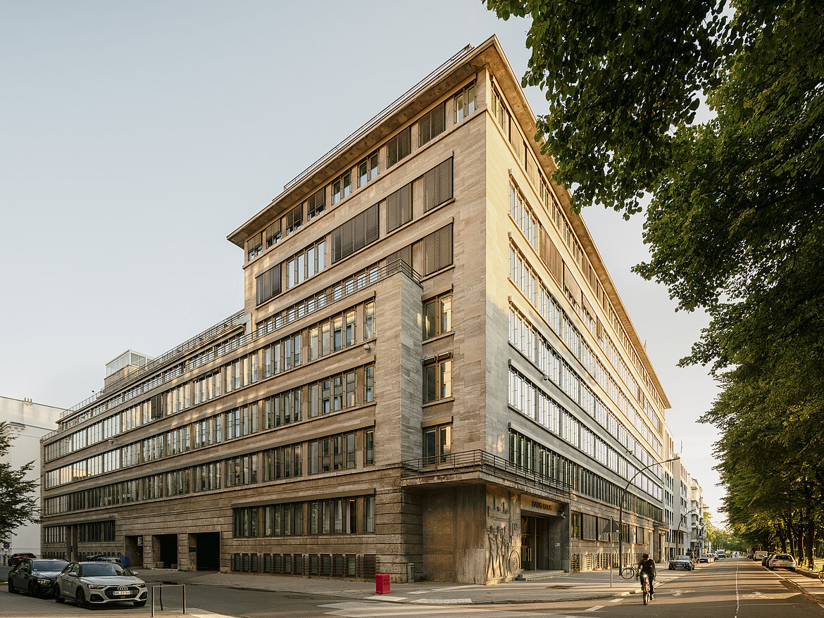 Batig Haus, Alsterufer 4