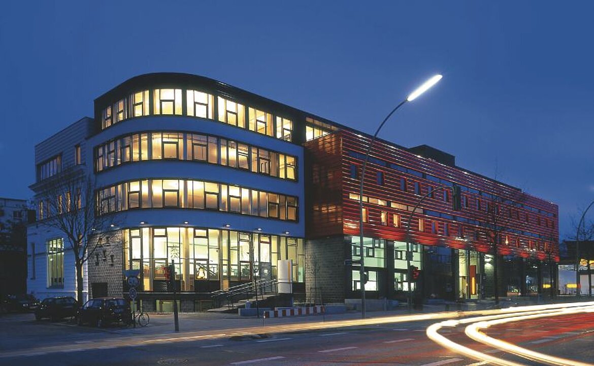 MAX: Ecke Max-Brauer-Allee und Lippmannstraße