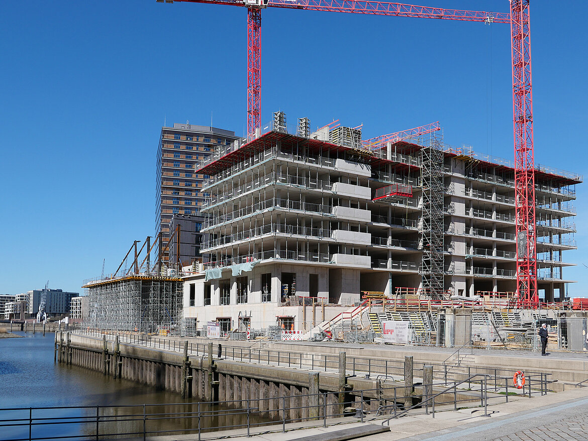 Die Baustelle Moringa im April 2025 vom Baakenkai aus gesehen.